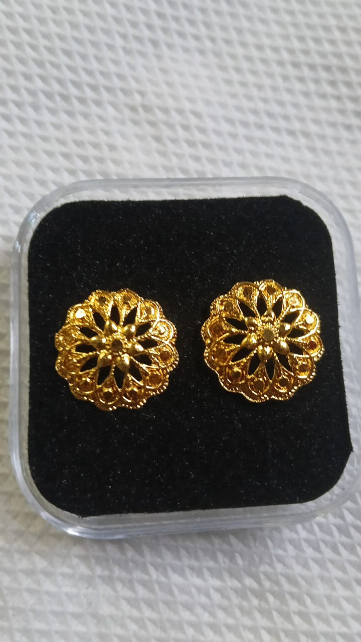 Lady Fancy Gold Ear Top Glossy Finish