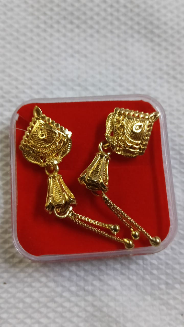 Lady Fancy Gold Ear Top Glossy Finish