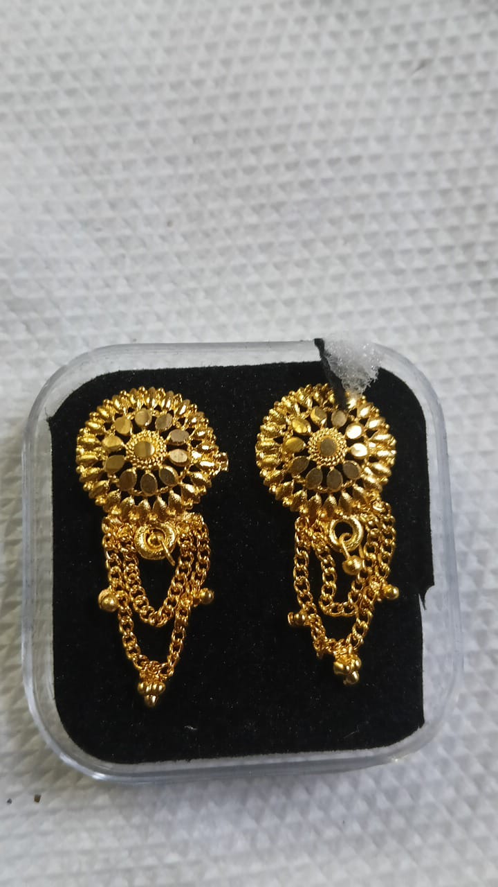 Lady Fancy Gold Ear Top Glossy Finish