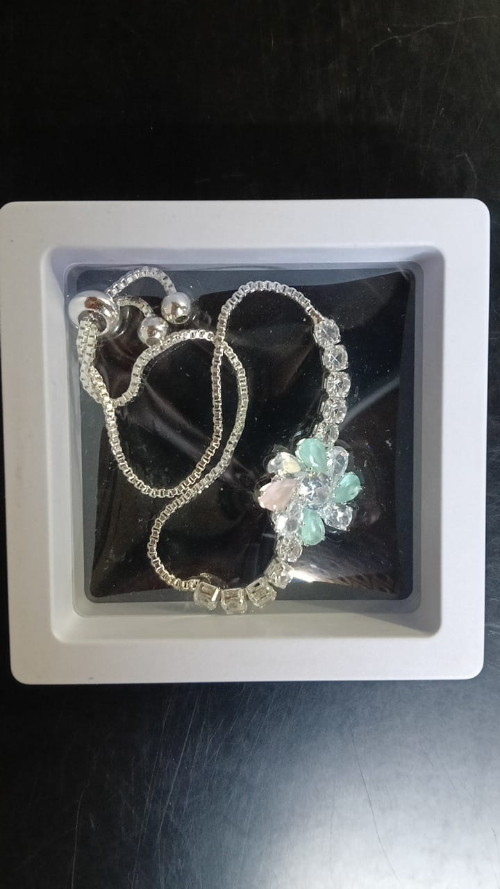 Lady Fancy Chain Slim Silver Bracelet with Light Diamonds