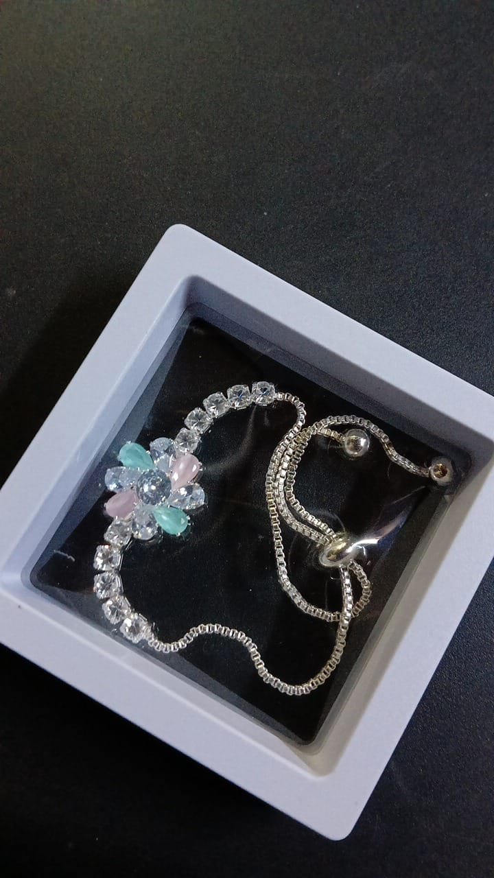 Lady Fancy Chain Slim Diamond Bacelet