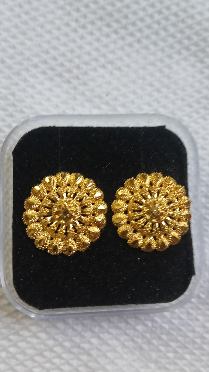 Lady Fancy Gold Ear Top Glossy Finish