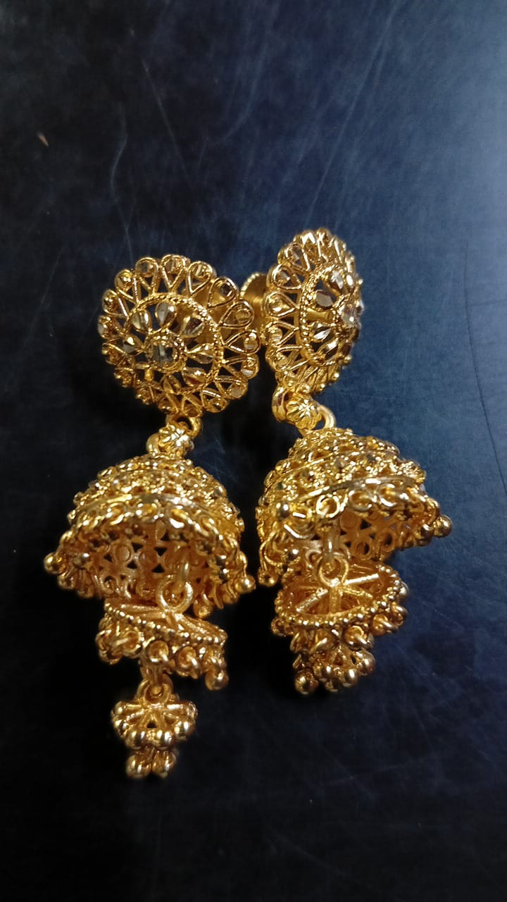 Lady Fancy Gold Ear Tops