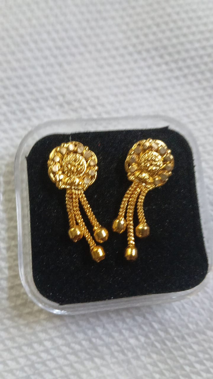 Lady Fancy Gold Ear Top Glossy Finish