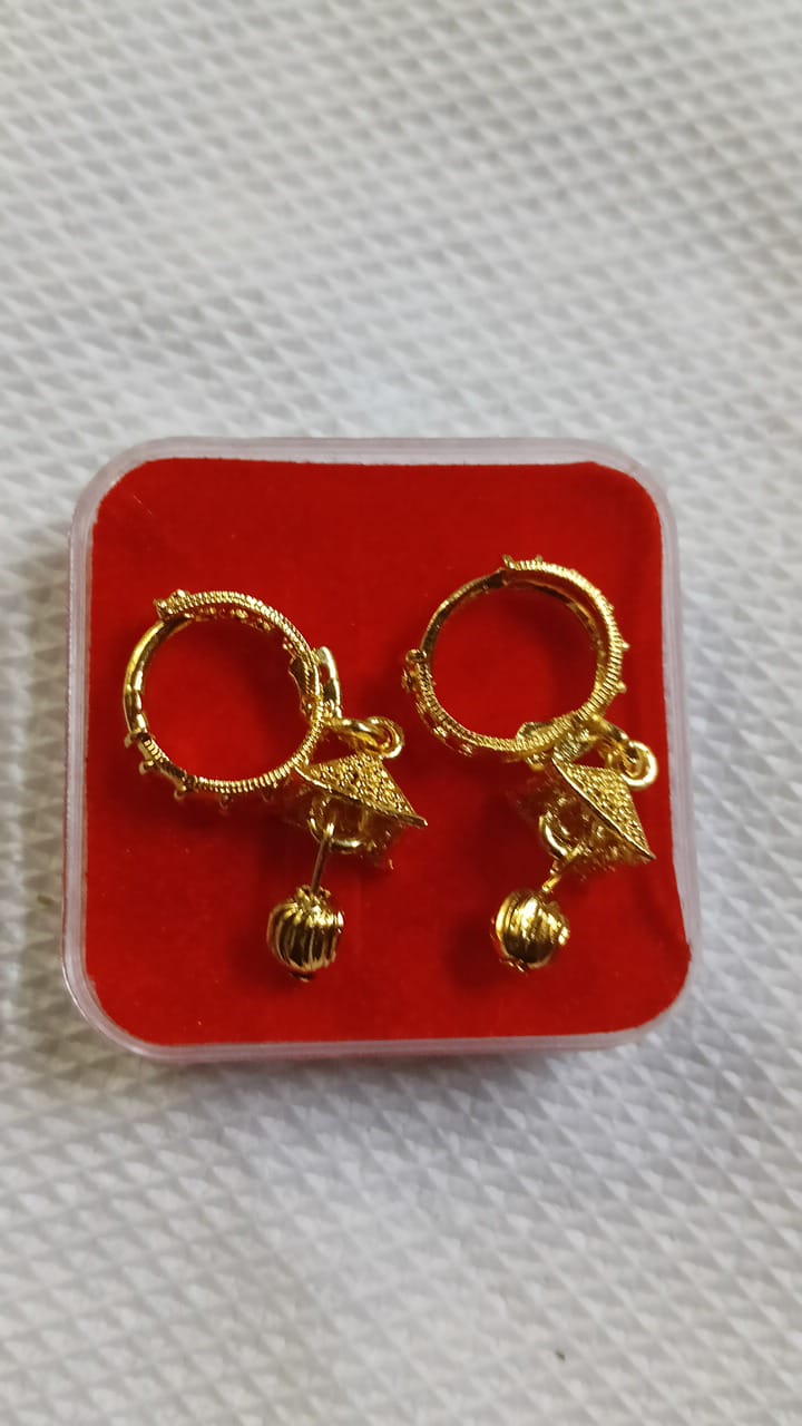Lady Fancy Gold Ear Top Glossy Finish