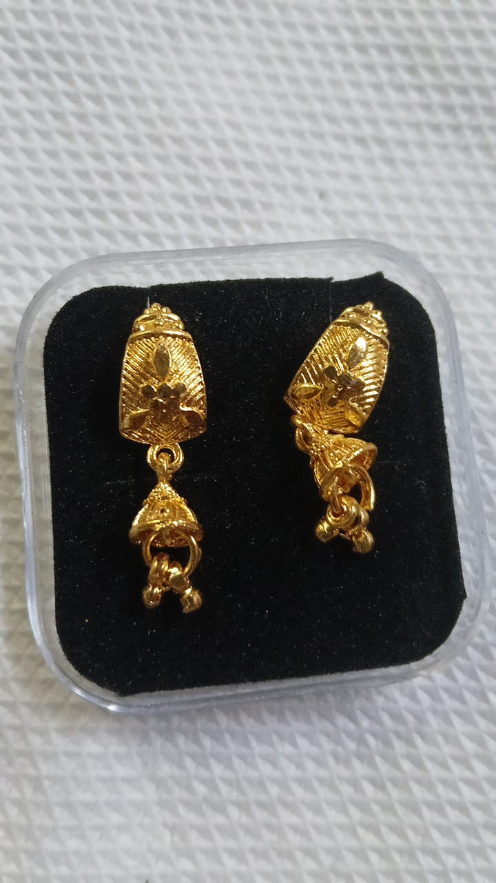 Lady Fancy Gold Ear Top Glossy Finish