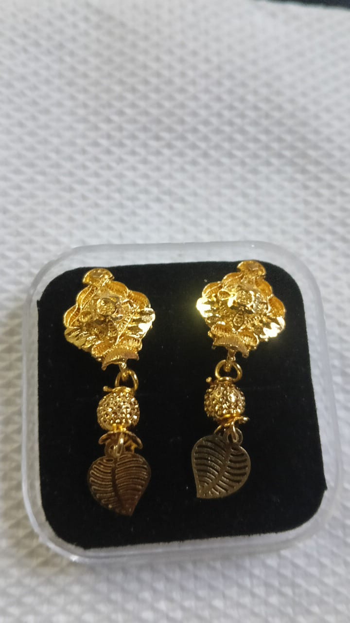 Lady Fancy Gold Ear Top Glossy Finish