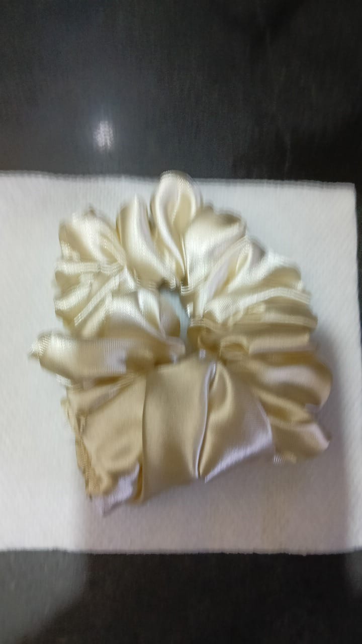 Women Hair & Hand Flower - Plain