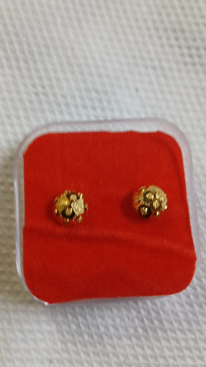 Lady Fancy Gold Ear Top Glossy Finish