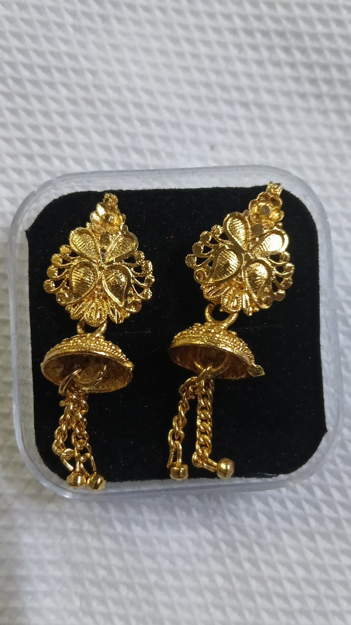 Lady Fancy Gold Ear Top Glossy Finish