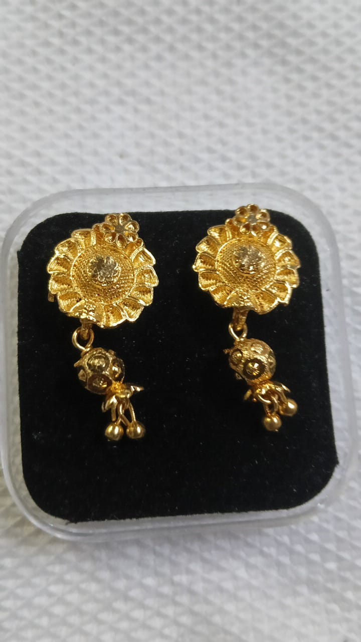 Lady Fancy Gold Ear Top Glossy Finish