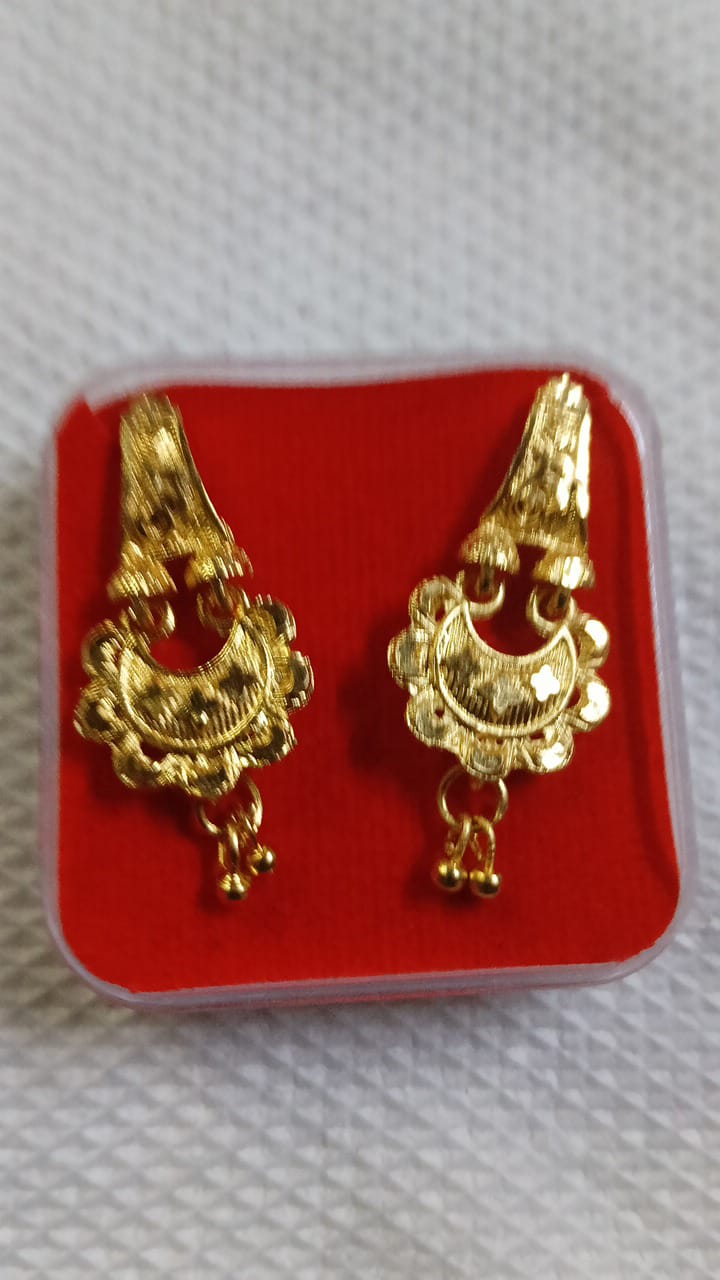 Lady Fancy Gold Ear Top Glossy Finish