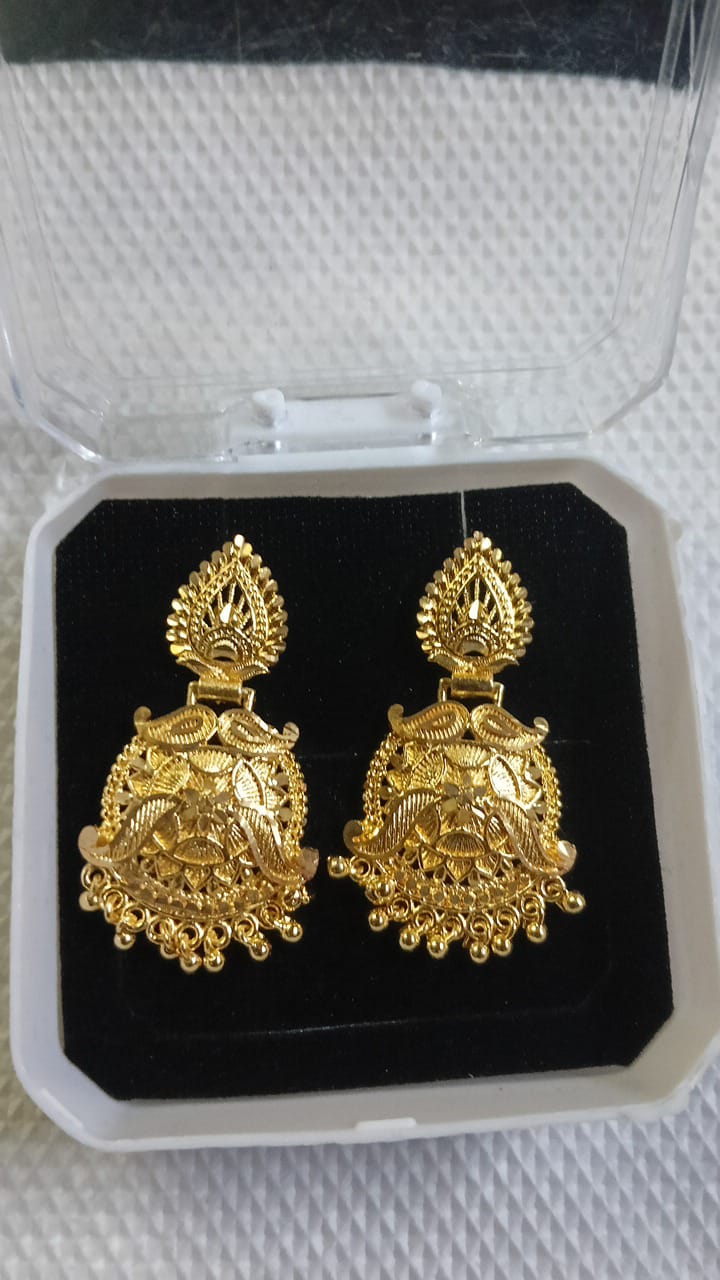 Lady Fancy Gold Ear Top