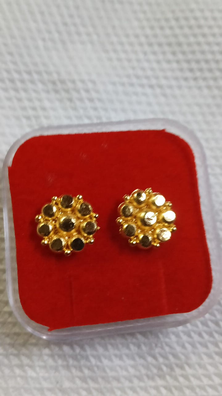 Lady Fancy Gold Ear Top Glossy Finish