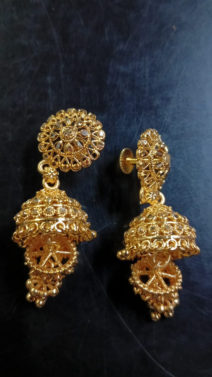 Lady Fancy Gold Ear Tops