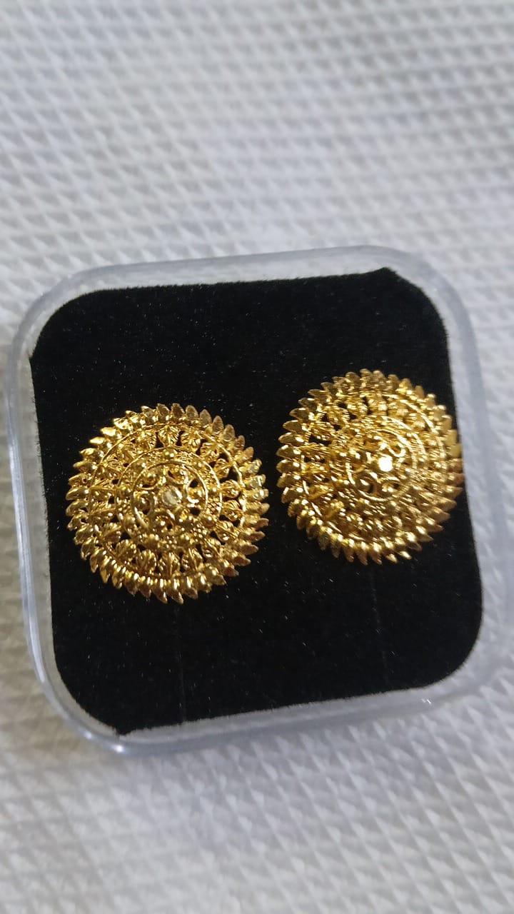 Lady Fancy Gold Ear Top Glossy Finish