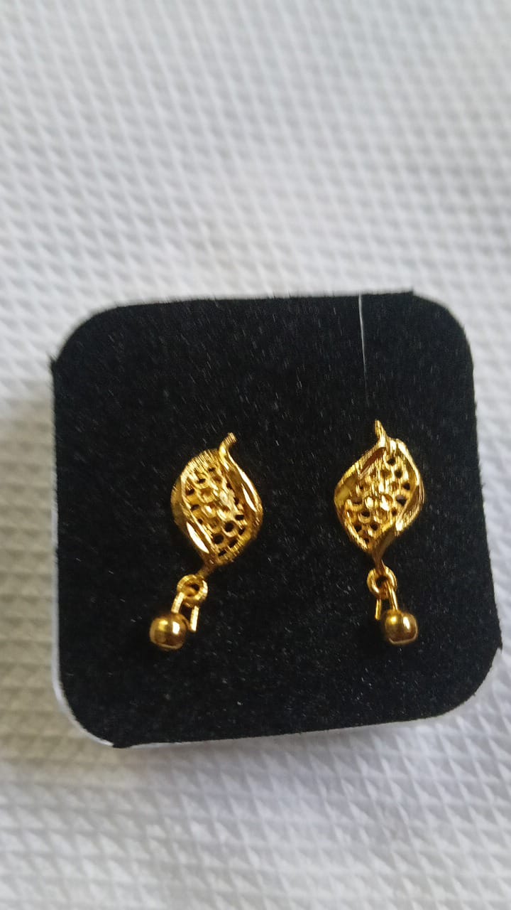 Lady Fancy Gold Ear Top Glossy Finish