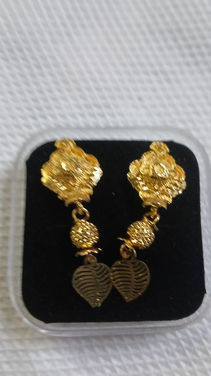 Lady Fancy Gold Ear Top Glossy Finish