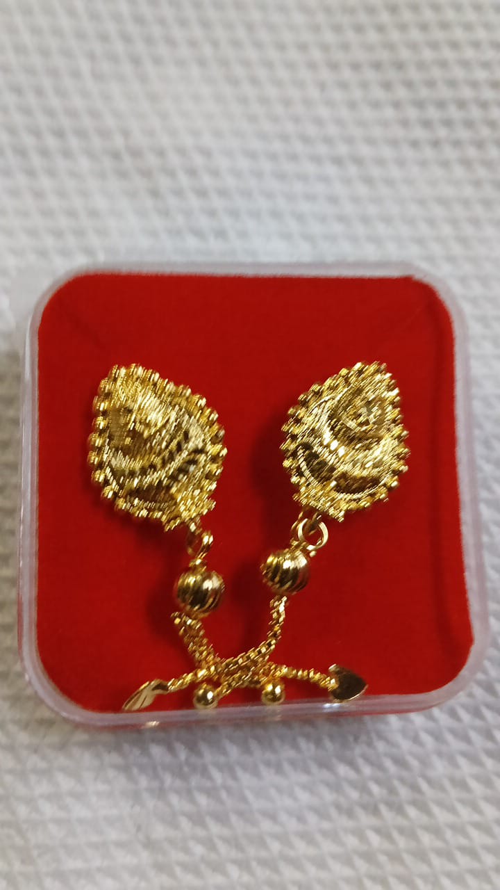 Lady Fancy Gold Ear Top Glossy Finish