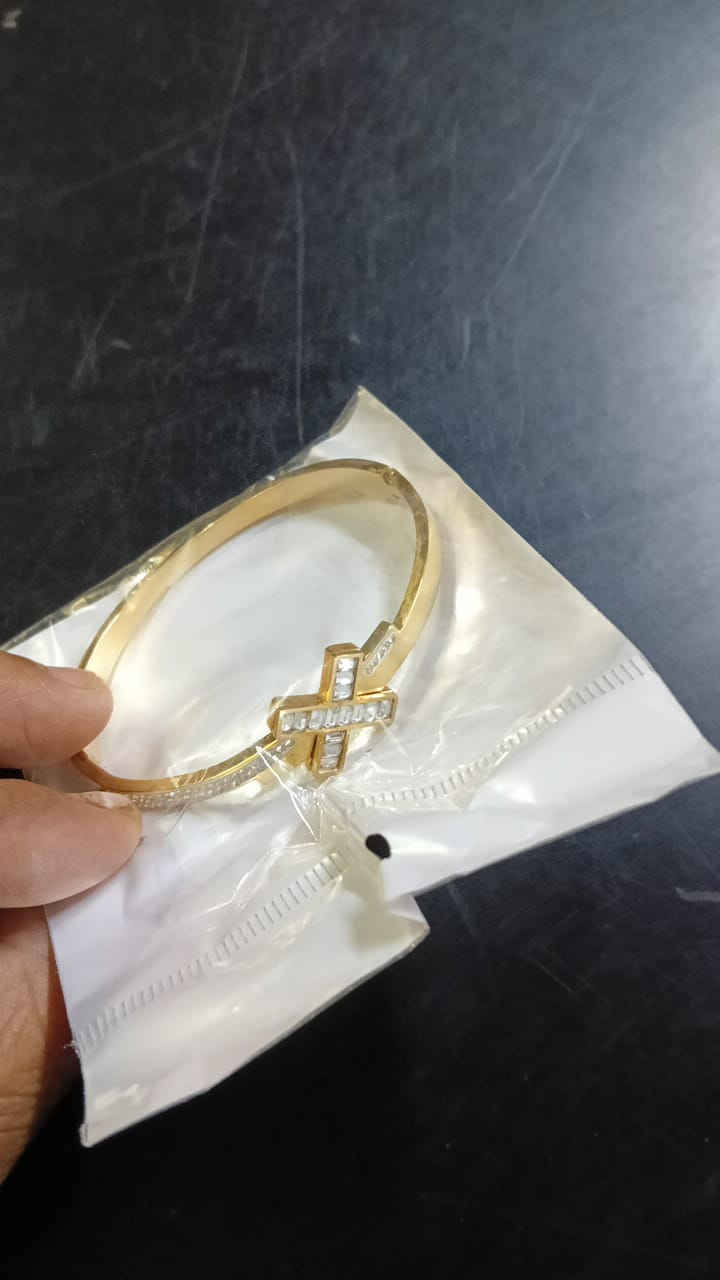 Lady Fancy Gold Diamond Plain Bracelet