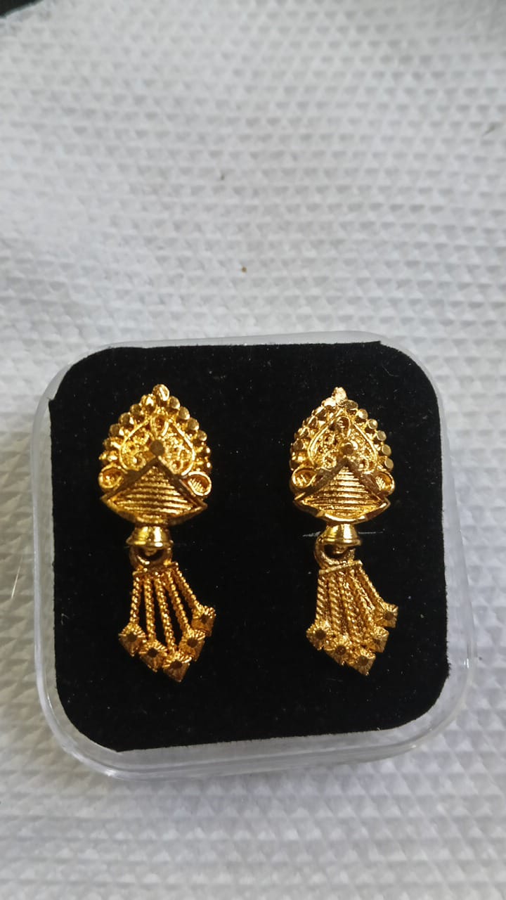 Lady Fancy Gold Ear Top Glossy Finish