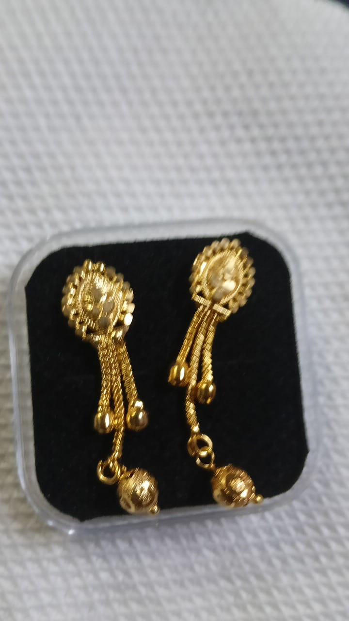 Lady Fancy Gold Ear Top Glossy Finish